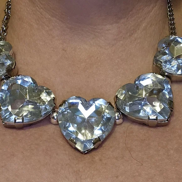 Elegant Silver Heart Necklace - Picture 1 of 7